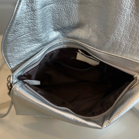 NWT Vintage Metallic Silver Faux Leather Large Fold Over Clutch/Crossbody - Picture 6 of 8